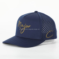 Kundenspezifische Männer 5 Panel Navy Blaue Stickerei Logo Perforiert Laserschneidloch Bohrt Baseballmütze, wasserdichte Sportkappe